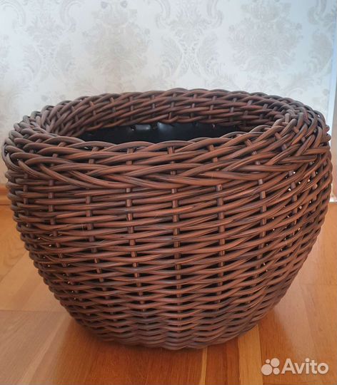 Кашпо из искусственного ротанга