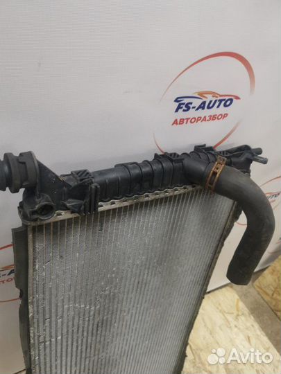 Радиатор охлаждения Ford Focus 2 универсал 1.6