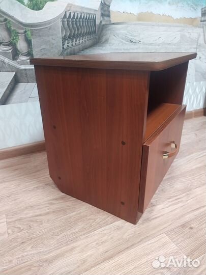 Тумба прикроватная