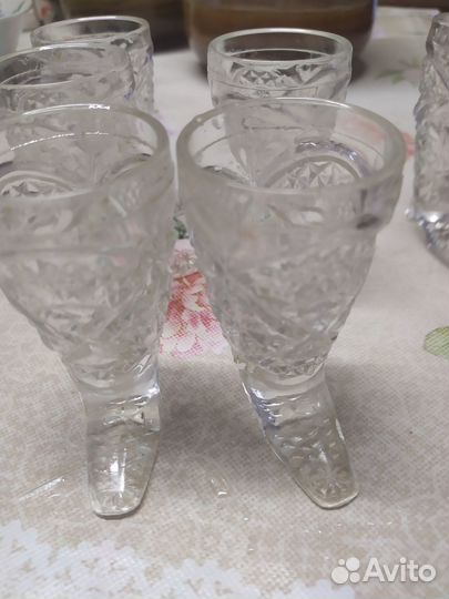 Хрустальные рюмки на ножке