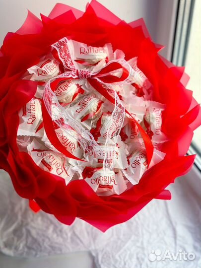 Сладкие букеты из конфет Rafaello