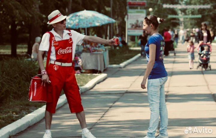 Промоутер раздача листовок