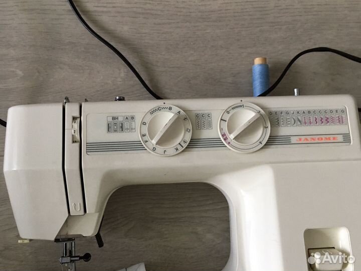 Швейная машина Janome j-540