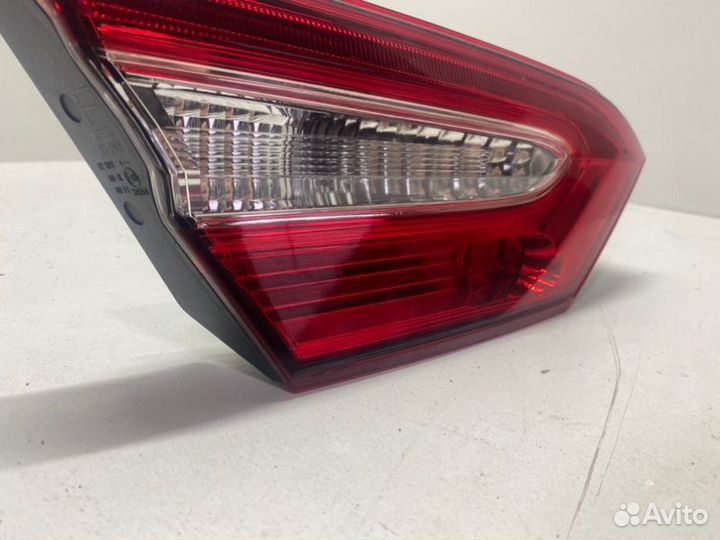 Фонарь внутренний задний левый Toyota Camry