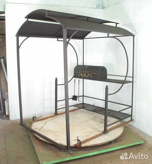 Мангал с крышей