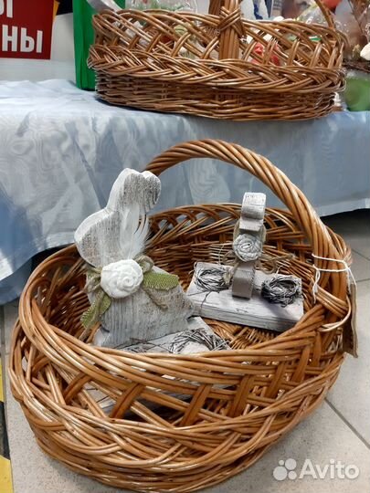 Корзина плетеная из лозы пасхальная