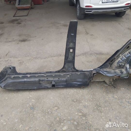 Центральная стойка кузова правая Skoda Fabia