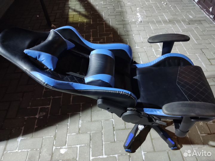 Игровое компьютерное кресло