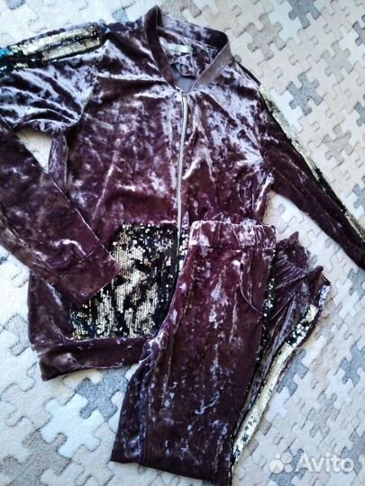 Женский спортивный костюм