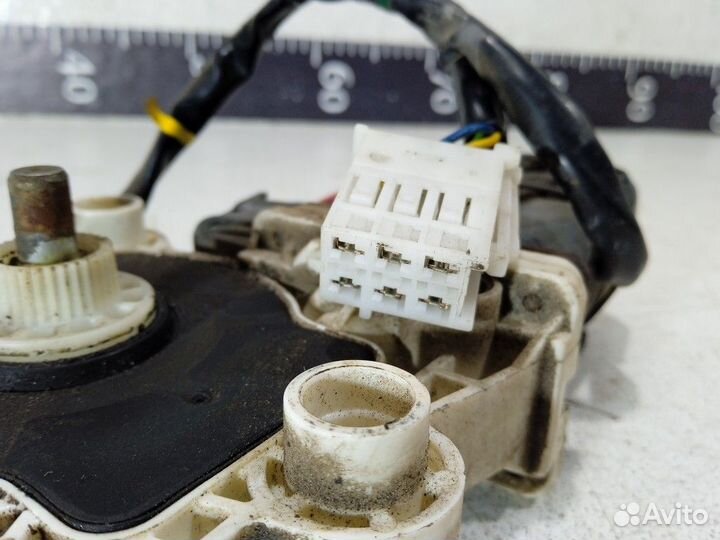 Моторчик переднего левого стеклоподъемника