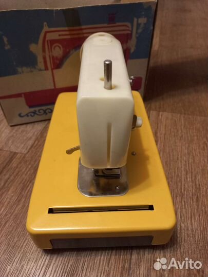 Детская швейная машинка новая СССР Ладушка-4м