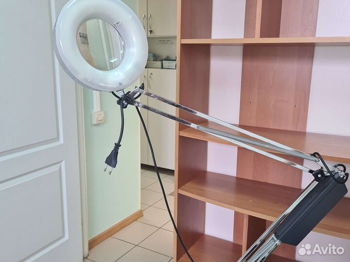 Лампа -лупа для косметолога