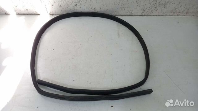 Уплотнитель капота Mercedes W251 R350