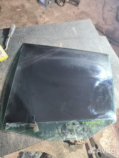Стекло двери заднее левое Volkswagen Tiguan 1 2010