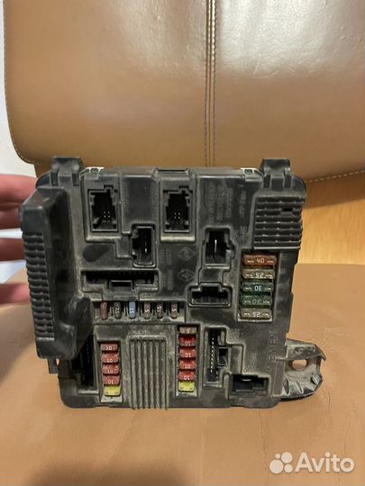 S118399300J Блок предохранителей Renault Megane 2