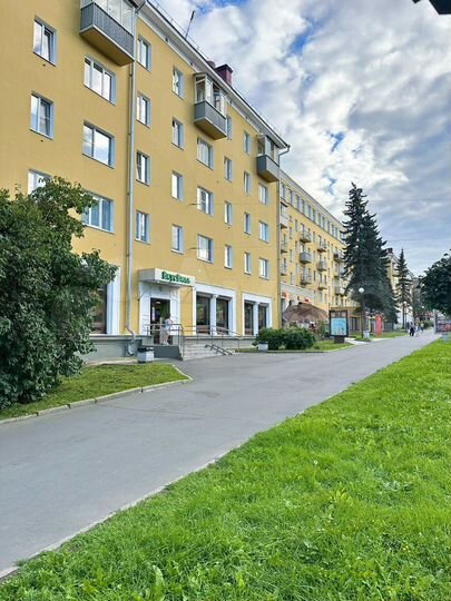 2-к. квартира, 67 м², 2/5 эт.