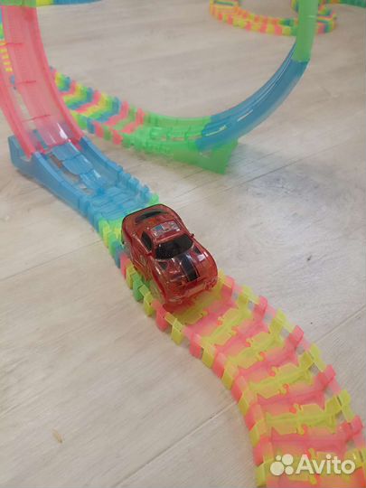 Гибкий трек с машиной