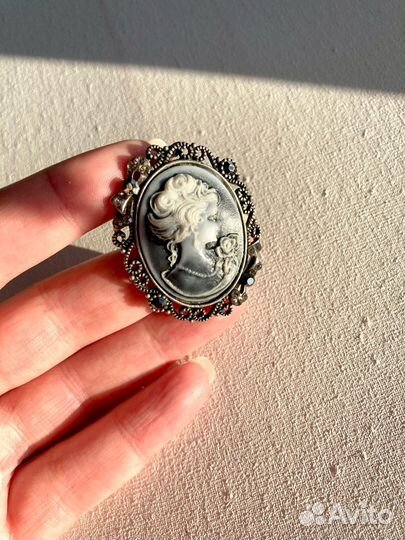 Брошь паук / лилия / листья / кошка / бабочка