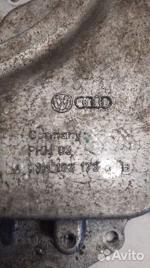 Крышка коленвала Volkswagen Touareg