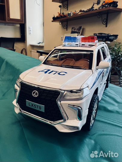 Машинка металлическая Lexus lx570