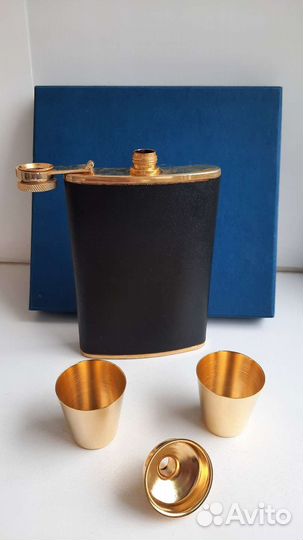 Фляжка с рюмками (подарочный набор)
