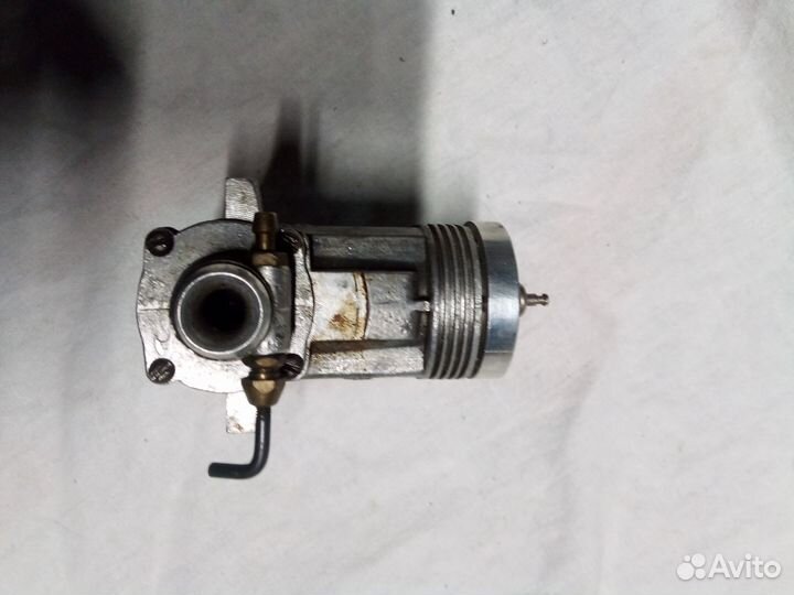 Двигатель (двс) для скоростных судомоделей