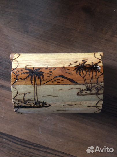 Деревянная шкатулка
