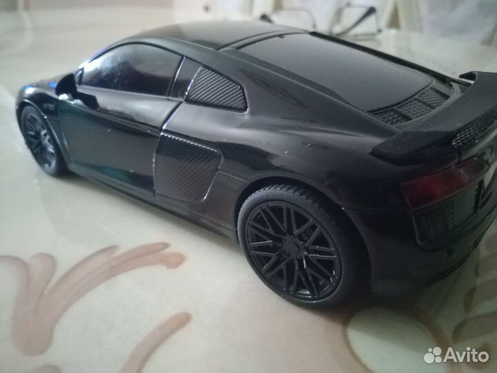 Ауди. А 8 V10 plus