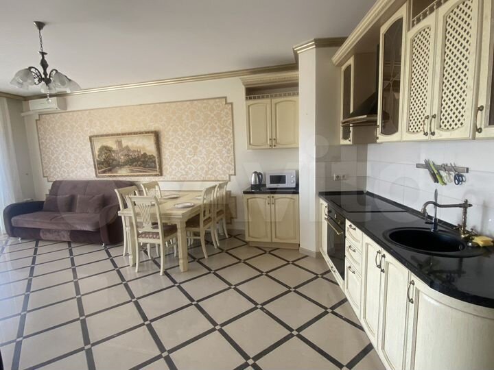 2-к. квартира, 80 м², 12/17 эт.