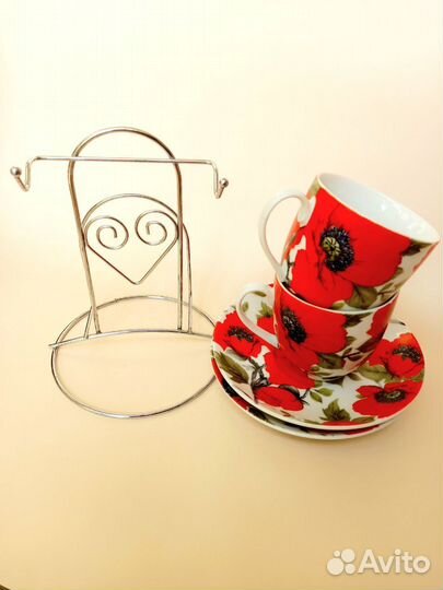 Чайные чашки с блюдцами на подставке новые
