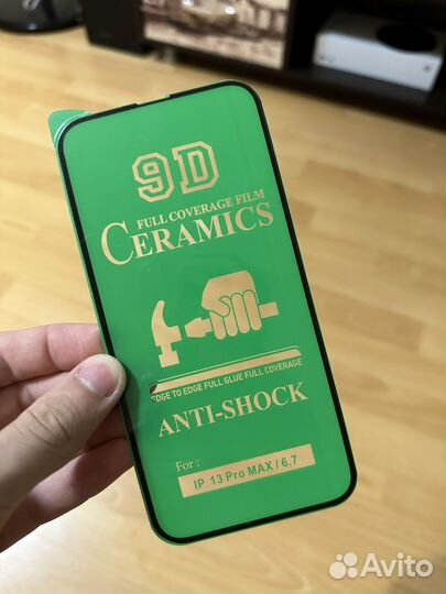 Чехол и защитное стекло на iPhone