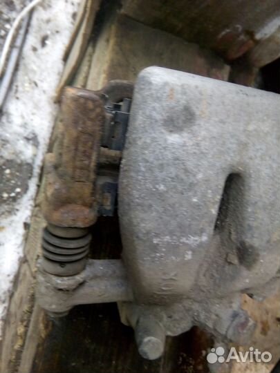 Суппорта Toyota Avensis II авенсис 250