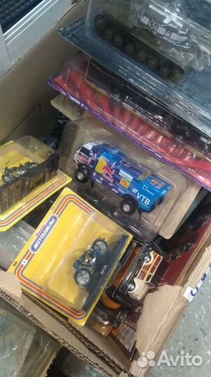 Модели машинок 1:43