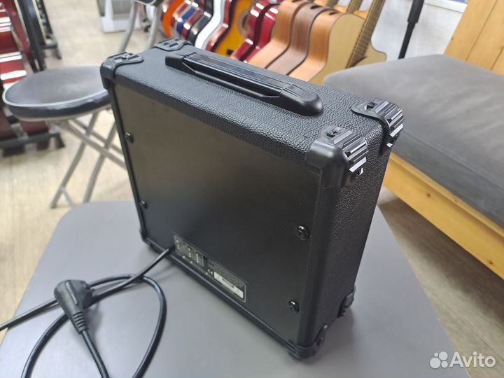 Комбоусилитель для бас гитары 20Вт