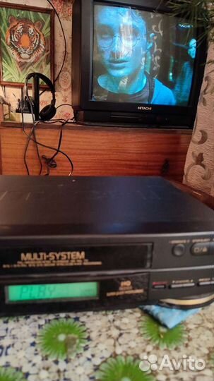 Видеомагнитофон кассетный Hitachi M448E