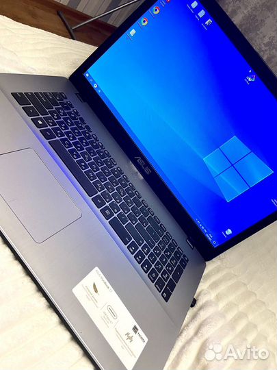 Asus vivobook 17