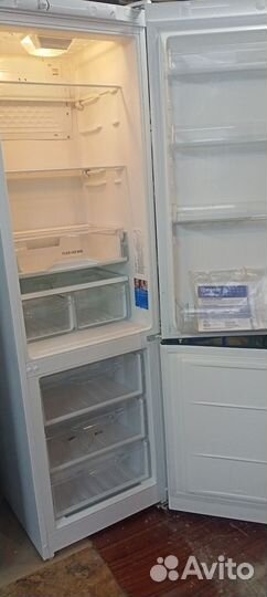 Холодильник indesit