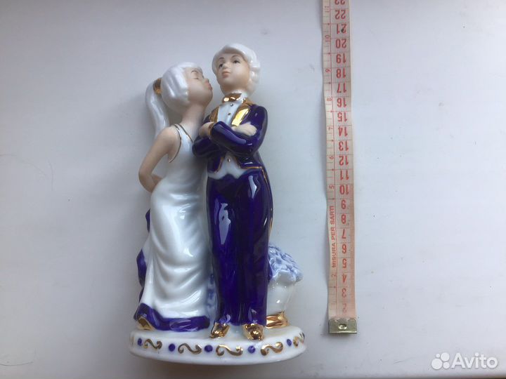 Статуэтка фарфор