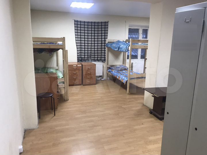 Комната 40 м² в 6-к., 2/2 эт.