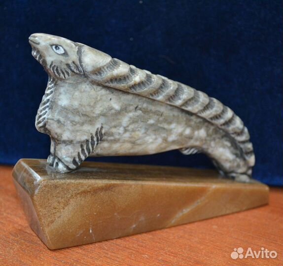 Статуэтка- козерог (камень серый ангидрит. кальци