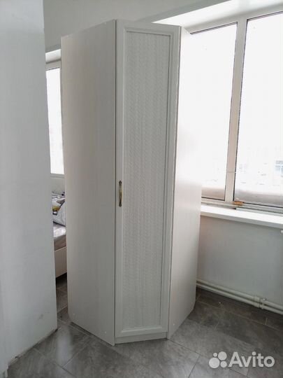 Угловой шкаф