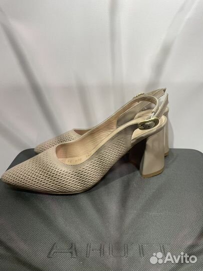 Босоножки Tivalini