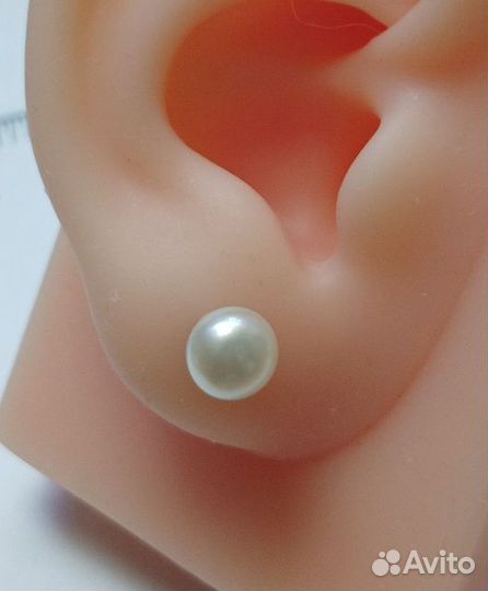 Золотые серьги с камнем