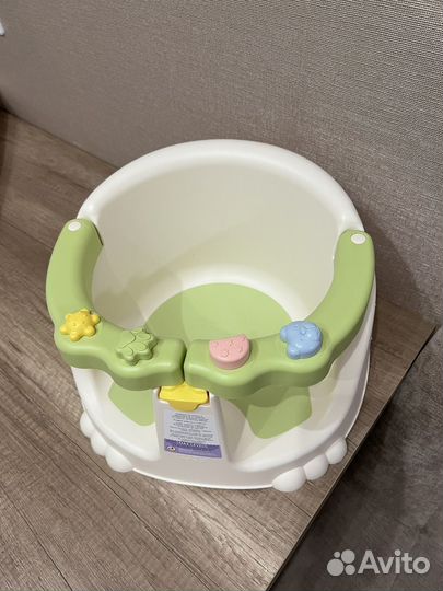 Стульчик для купания в ванной на присосках