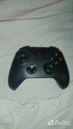 Xbox One s 500gb + игры + геймпад