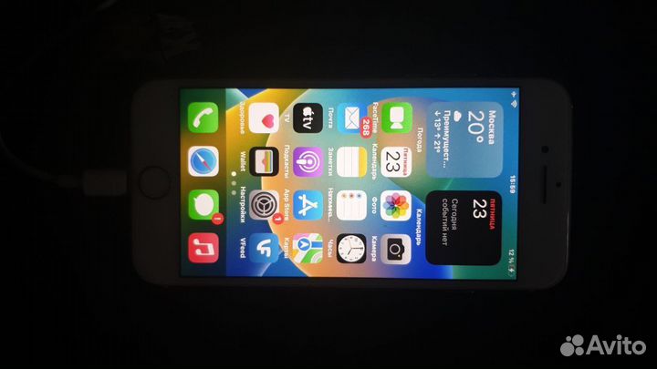 Телефон iPhone 8