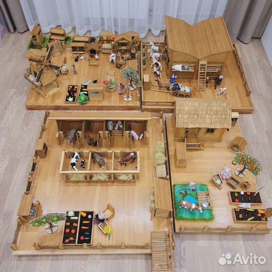 Лот номер 1. Ферма. Конюшня и 8 лошадей