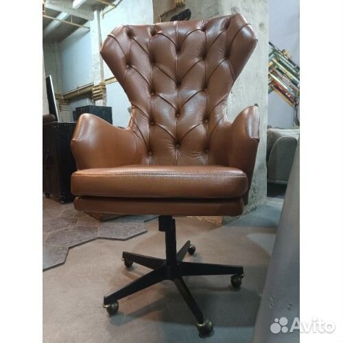 Офисное кресло руководителя