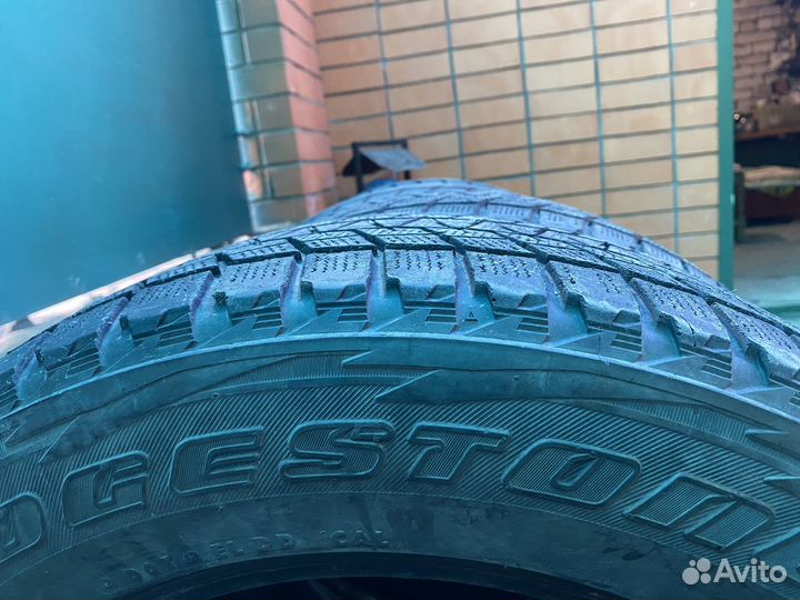 Bridgestone Blizzak DM-V1 235/60 R17