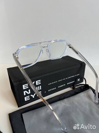 Очки в прозрачной оправе Eyeneye